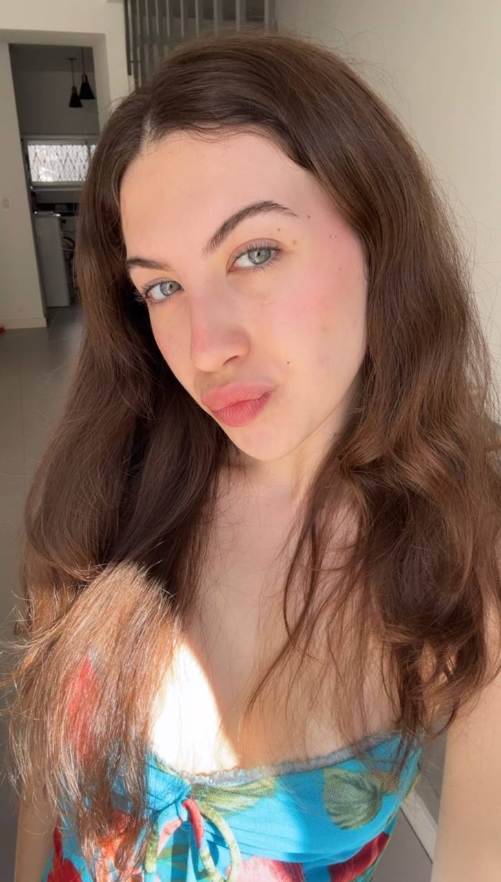 Nude girl Amber in Buenos Aires