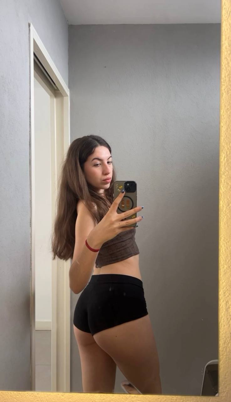 Amber in her underwear in Buenos Aires