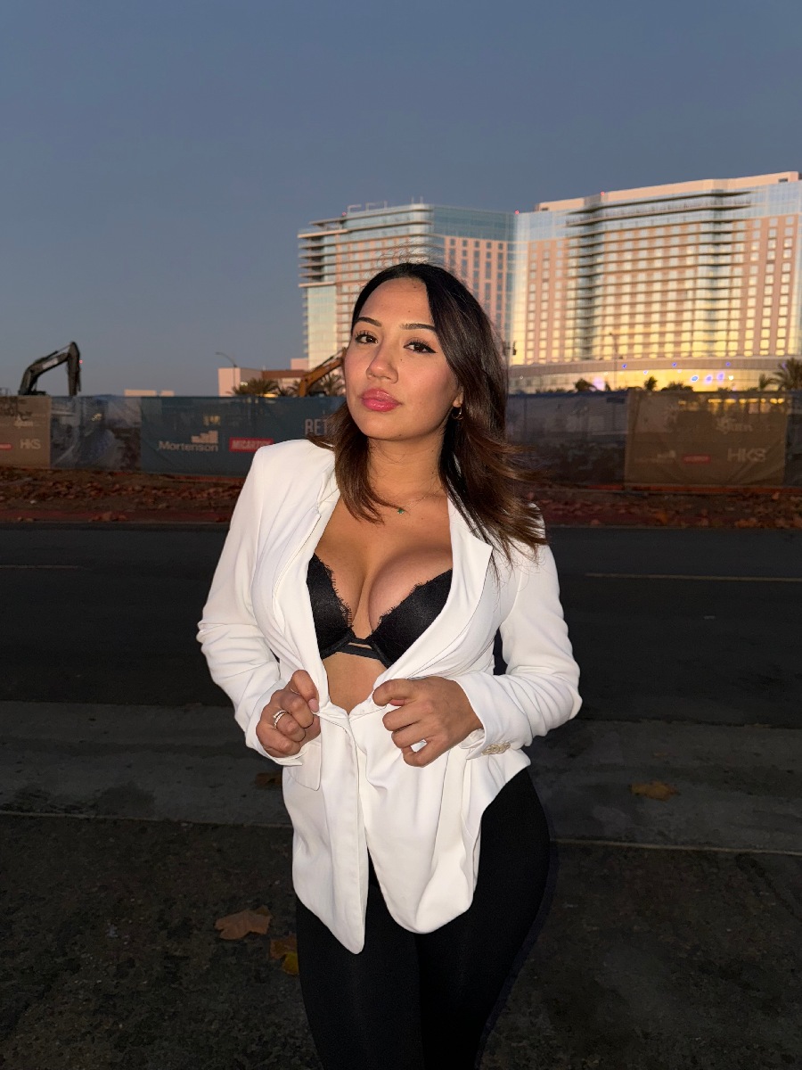 Take a pause and enjoy Ali Cruz — streaming from Buenos Aires