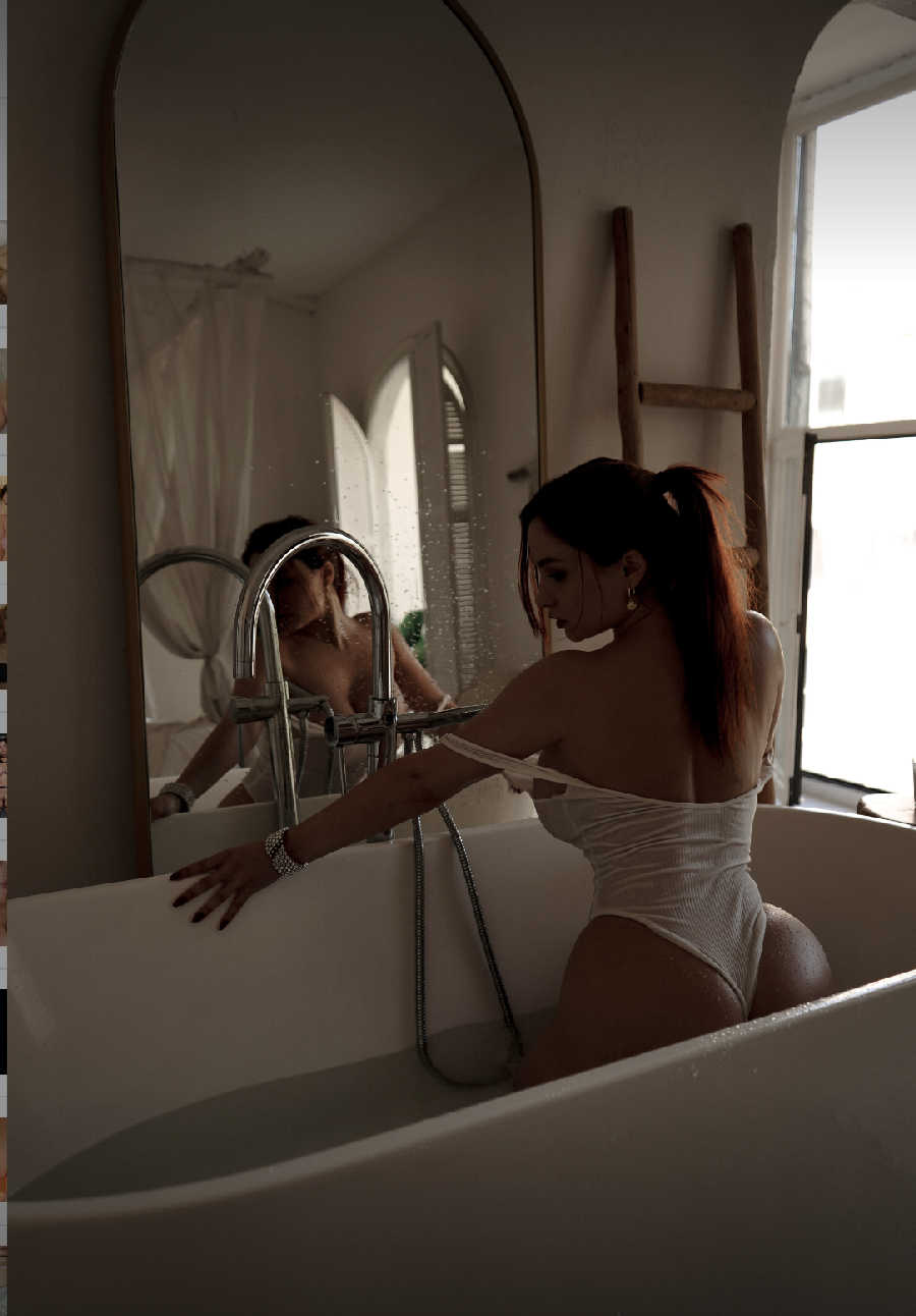 A playful frame from Miranda Faith nude — online in Buenos Aires