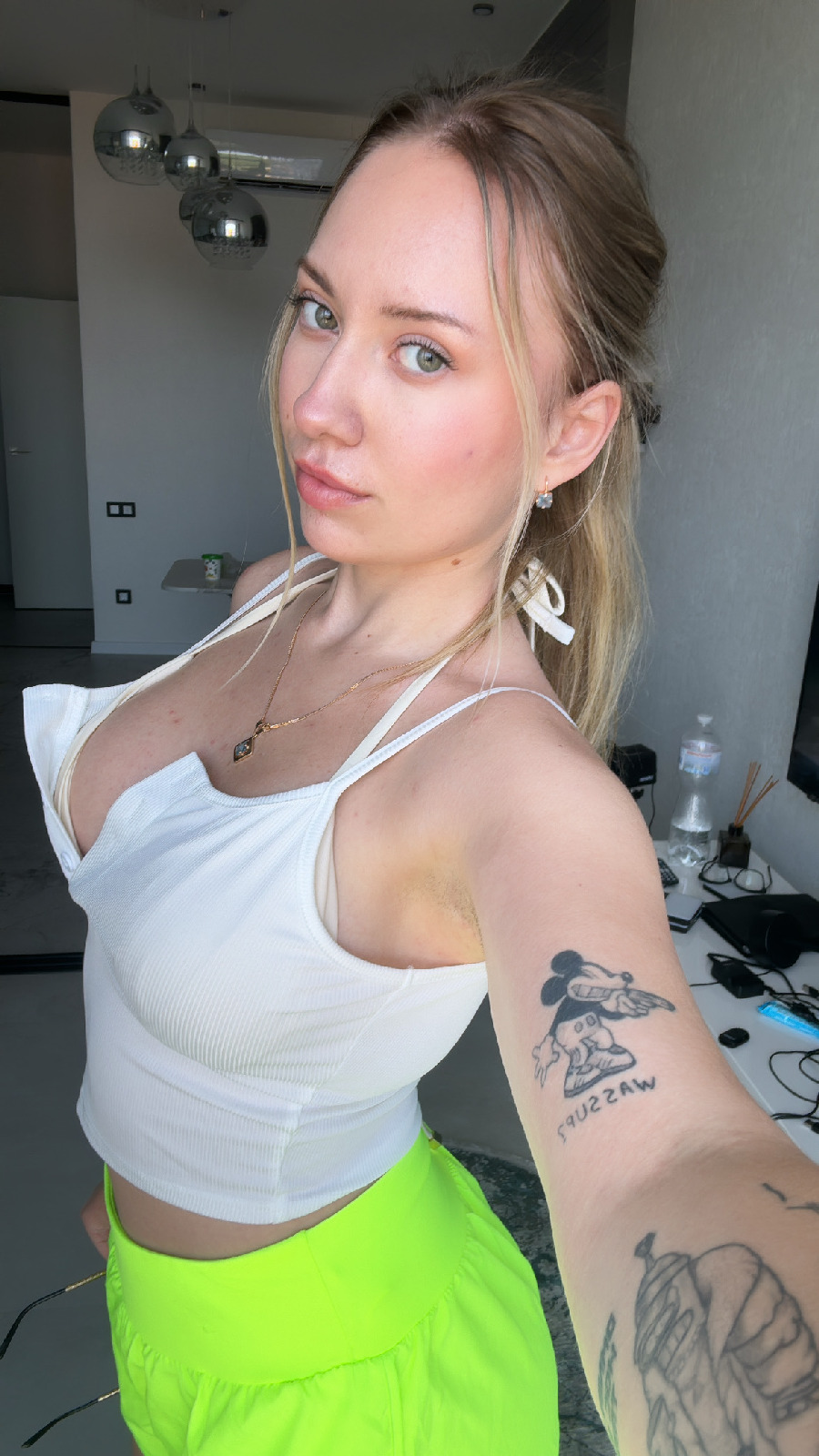 KateV in her underwear in Buenos Aires