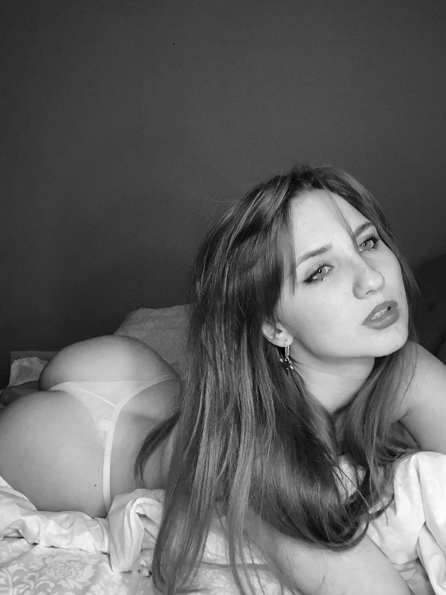 Take a pause and enjoy Nata nude — streaming from Buenos Aires